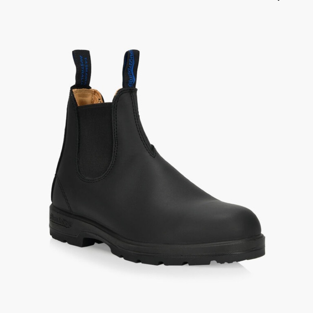 Classic winter Blundstone boots in women’s US size 8.5 or men’s US size 7